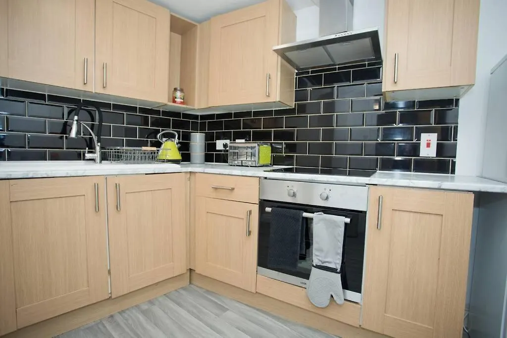 Bank Apartment - Prime Town Centre Location - Close To The Beach! Bournemouth