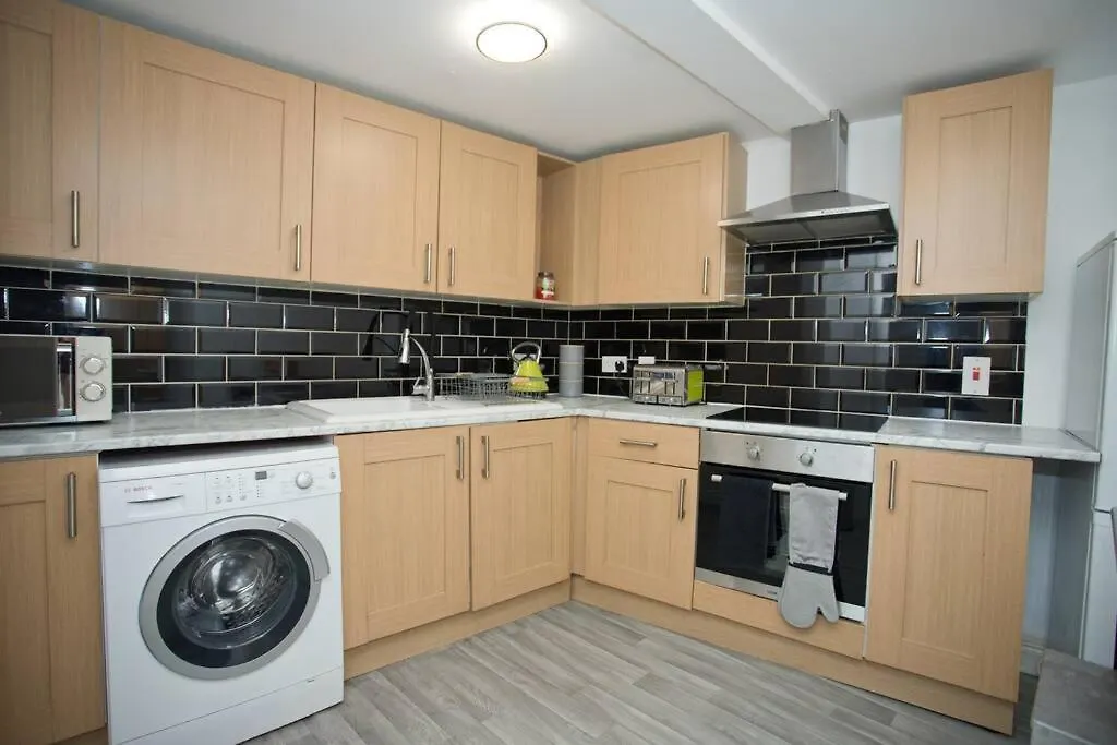 Bank Apartment - Prime Town Centre Location - Close To The Beach! Bournemouth United Kingdom