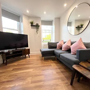 https://lovely-apartment-one-minute-from-bournemouth-beach-and-town.tophotelsbath.com